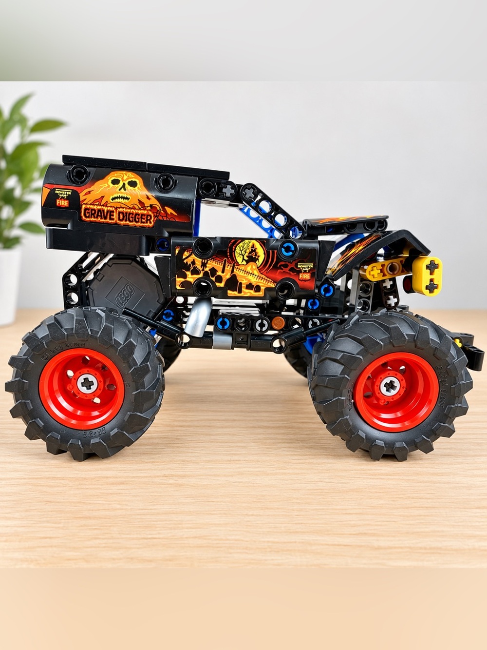 LEGO Technic 42219 Grave Digger Fire & Ice